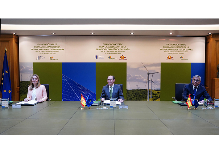 Foto Iberdrola suscribe financiación con el BEI e ICO por 800 millones de euros para impulsar la recuperación verde en España.
